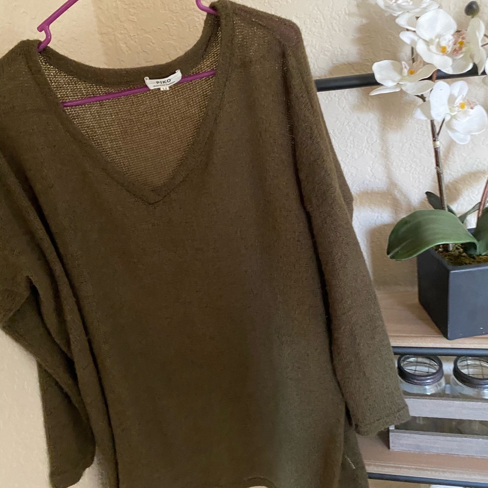 Long v neck green sweater